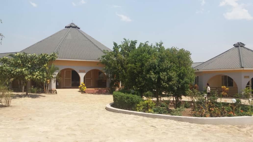 Lavic Country Resort Adjumani Exterior foto