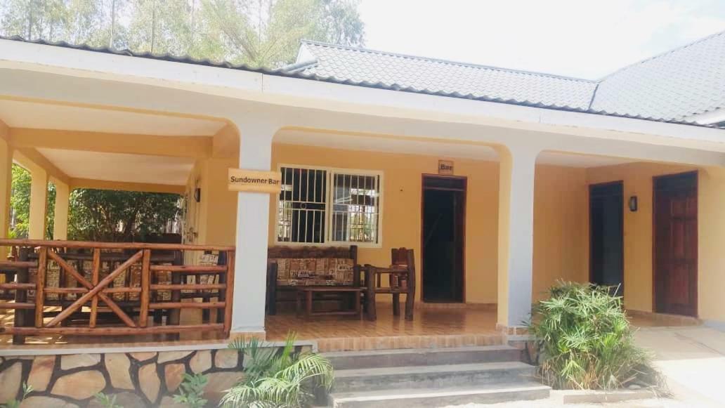 Lavic Country Resort Adjumani Exterior foto